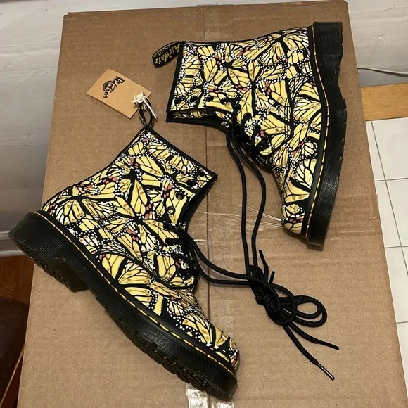 Dr Martens 1460 Butterfly Print Suede Lace-Up Boots Size 7 NWT - Picture 7 of 15